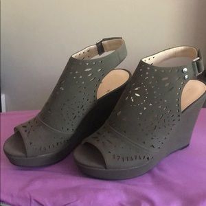 Marc Fisher Wedges